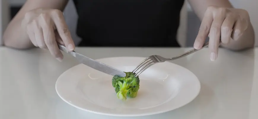 Низькокалорійні дієти шкодять здоровʼю